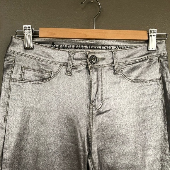 ⭐️HP⭐️ Bianco Silver waxed Jeans- size 27 - Picture 4 of 7